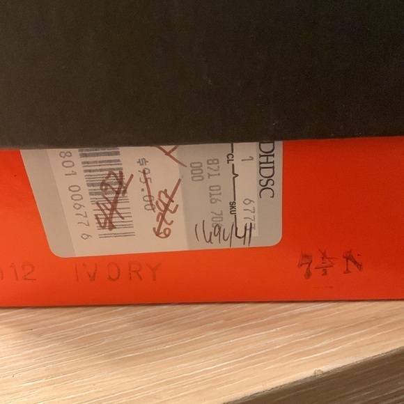 Anne Klein Ivory ankle wrapped with buckle sandals Size 7.5 N NIB - Picture 8 of 8